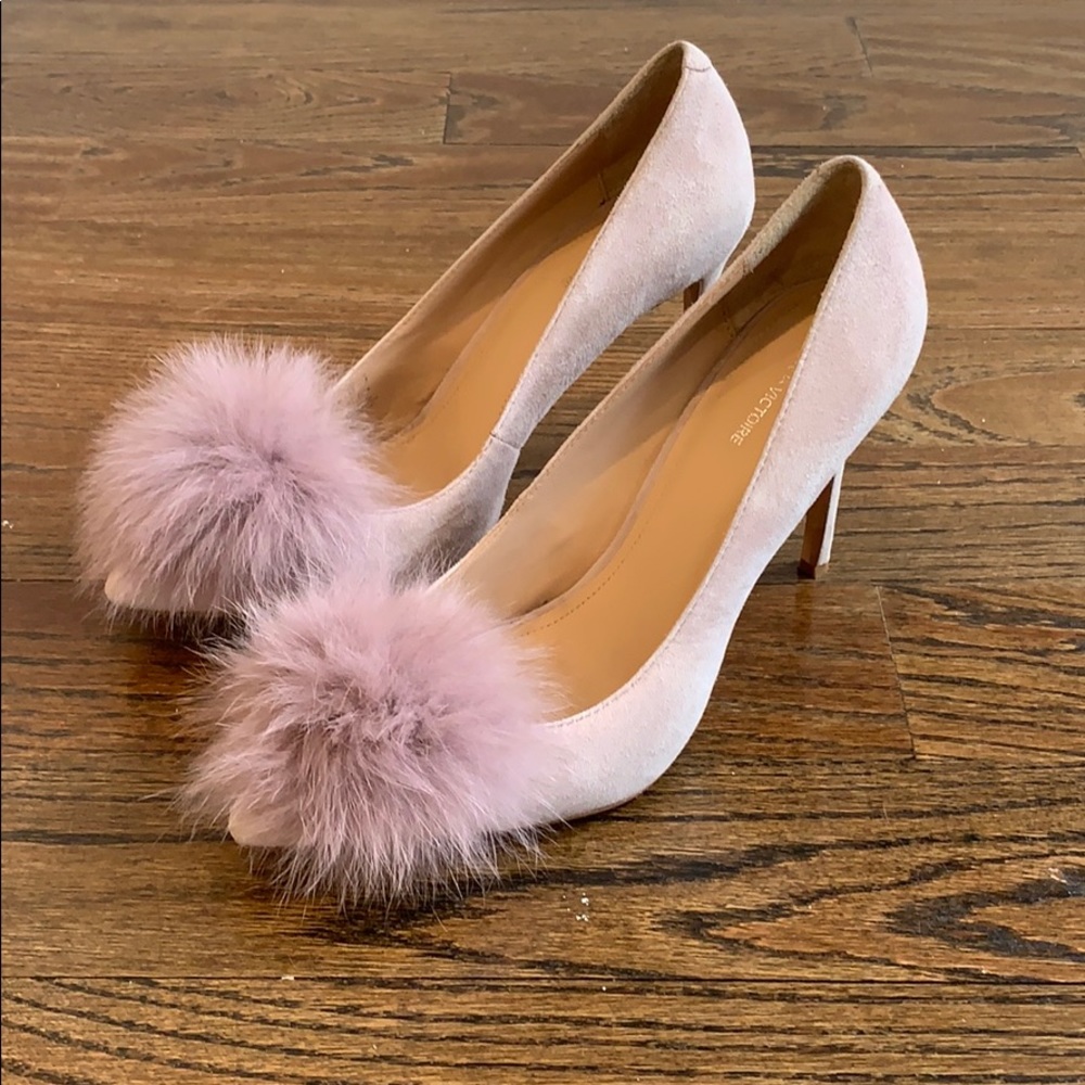 Pour La Victoire fur lavender sz 9 9.5 pumps